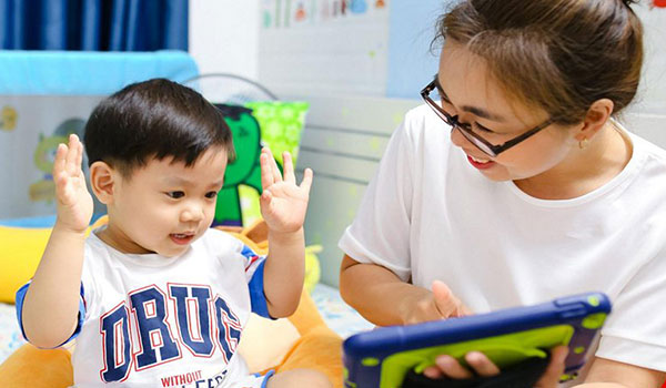 Hãy cùng hát với bé để rèn cho bé khả năng phát âm chuẩn