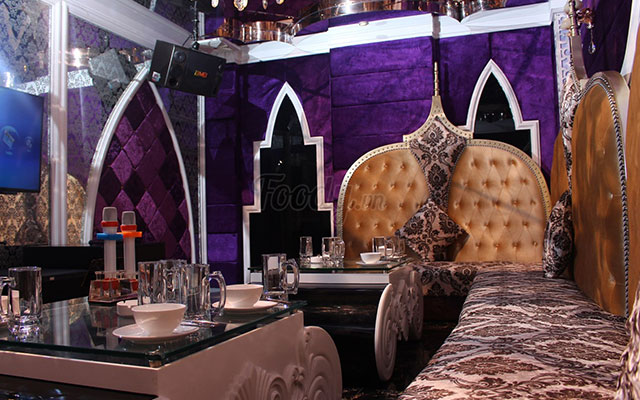 Hoàng Triều là một trong những quán karaoke sang trọng tại quận 7