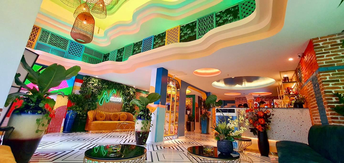 Khu sảnh chờ của karaoke Nnice Nguyễn Sơn