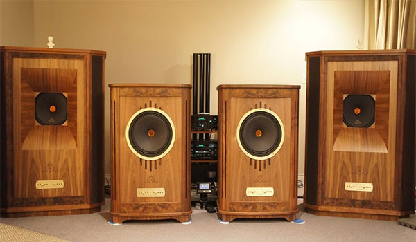 Loa là một trong những yếu tố quan trọng tạo nên dàn âm thanh hoàn hảo để nghe Nhạc Trịnh