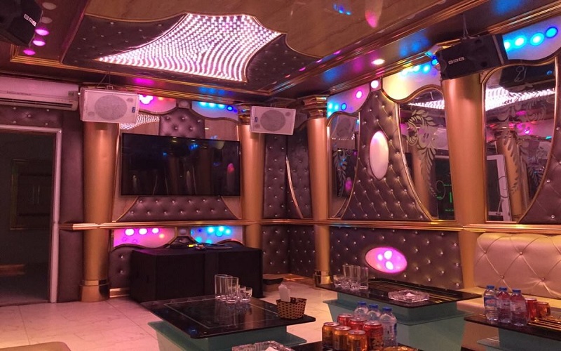 Hệ thống âm thanh chuyên nghiệp tại karaoke 5 sao Thái Thịnh