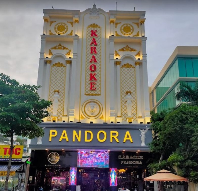 Kiến trúc mặt tiền độc đáo tại karaoke Pandora Tây Thạnh