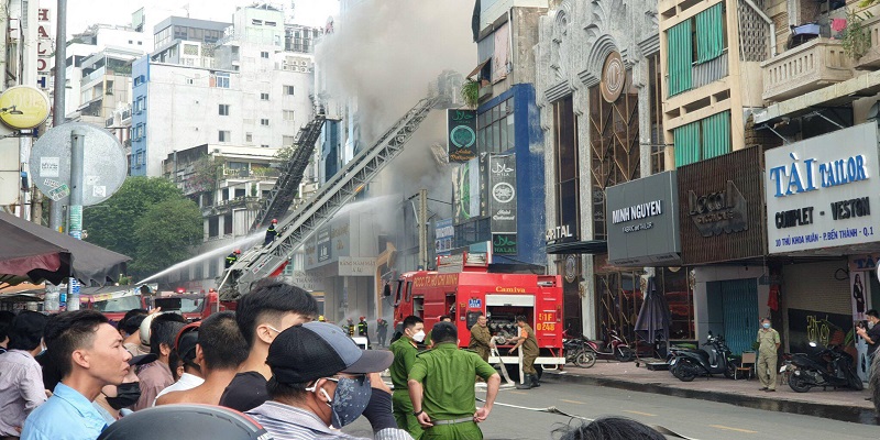 Lực lượng chức năng nỗ lực dập cháy