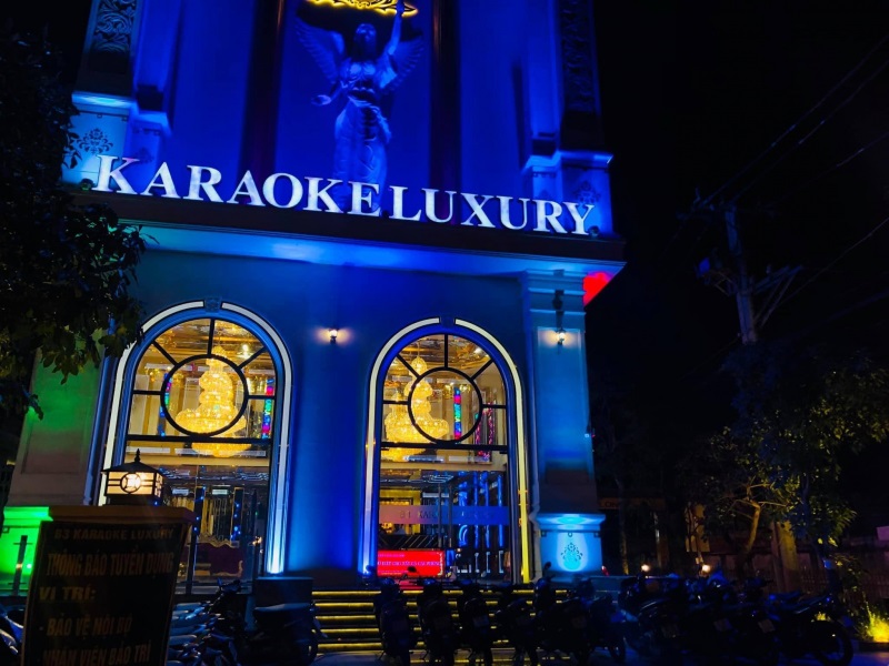 Mặt tiền đẳng cấp quán karaoke Luxury Quận 9