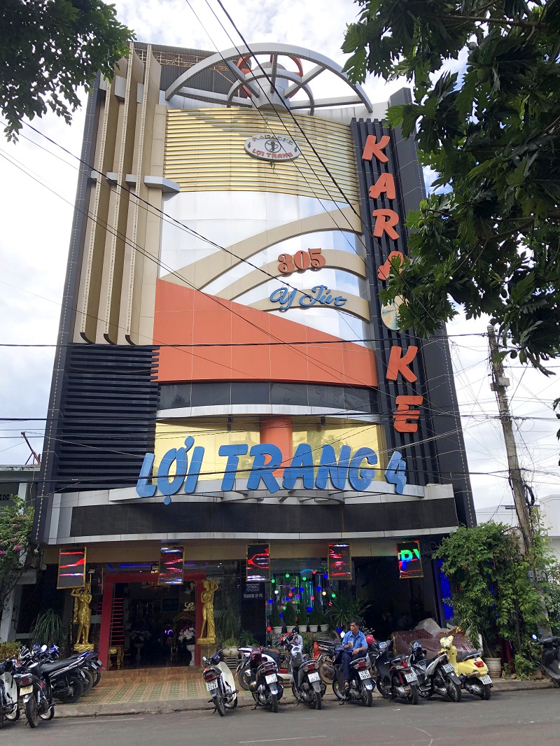 Mặt tiền quán karaoke Lợi Trang 4