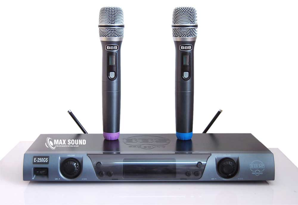 Micro karaoke không dây gọn nhẹ, ấn tượng