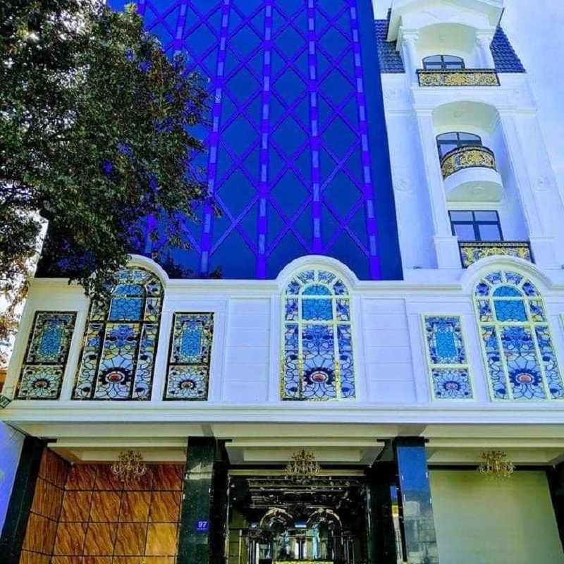 Thiết kế mặt tiền quán karaoke Luxury Trường Chinh