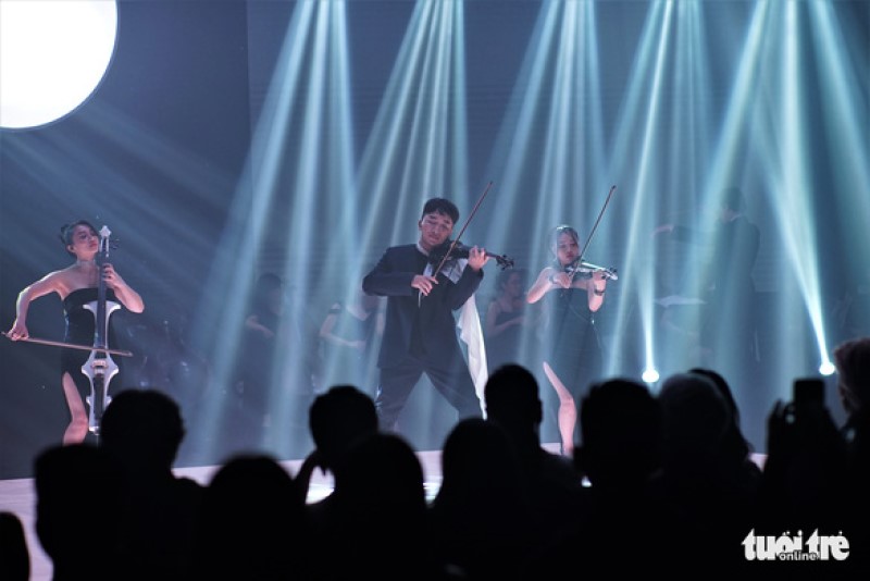 Triển lãm âm nhạc violin Hoàng rob